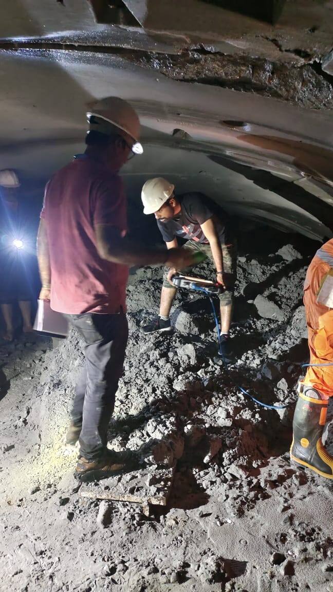 జీపీఆర్ ద్వారా ప్రమాద స్థలంలో రిఫ్లెక్టెడ్ తరంగాలను పంపించి, మట్టిలో కూరుకుపోయిన కార్మికుల ఆనవాళ్లను గుర్తించేందుకు ప్రయత్నాలు జరుగుతున్నాయి. ఎక్కడైనా నిర్ధిష్టమైన ప్రదేశంలో కార్మికులు ఉన్నట్టు నిర్ధారణ అయితే కేవలం అదే ఏరియాలో తవ్వకాలు జరుపుతారు.