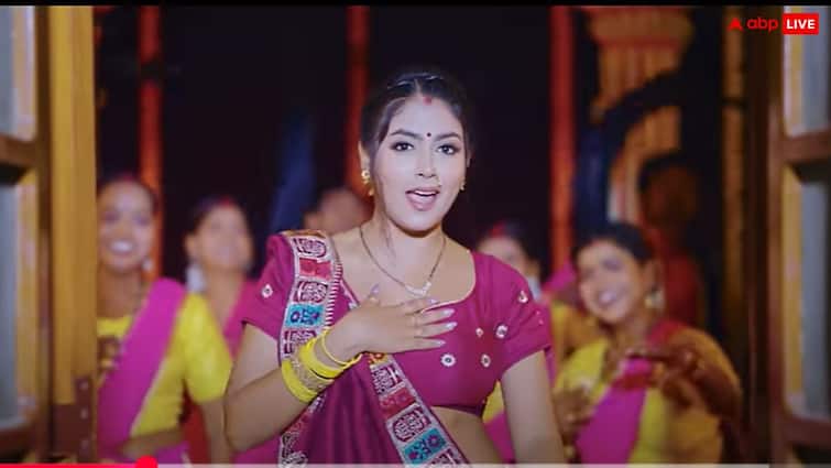 piya kala sadi bhojpuri song makes record on youtube 100 million views ready to beat maroon color sadiya 'पिया काला साड़ी' गाने ने यूट्यूब पर पार किए 100 मिलियन व्यूज, आम्रपाली के 'मरून कलर साड़िया' को दे रहा है जबरदस्त टक्कर
