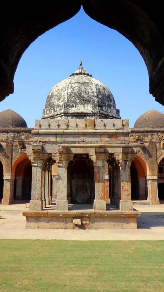 दिल्ली का रहस्यमयी वजीराबाद किला, जंगल से खंडहर तक का 800 साल पुराना सफर