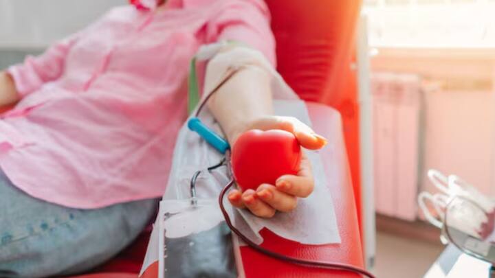 এক্ষেত্রে রক্তদান নিয়ে প্রচলিত ধারণাও অনেক ক্ষেত্রে দায়ী। যেমন-