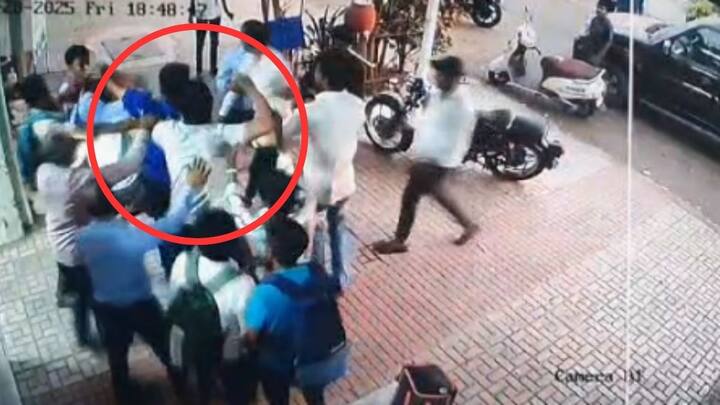 आरोपी प्रशांत घाडगे ने मित्रांना बोलवून शेखर जाधव यांना लाथा बुक्क्यांनी जबर मारहाण केली, या घटनेचं सीसीटीव्हीत समोर आला आहे.प्रशांत घाडगे वर मारहाण प्रकरणात पिंपरी पोलीस ठाण्यात गुन्हा दाखल करण्यात आला आहे.