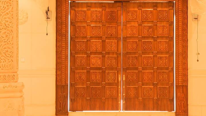 কেমন দেখতে দিঘার জগন্নাথ মন্দিরের গর্ভগৃহ, জগমোহন, নাটমণ্ডপ, ভোগমণ্ডপ? বেলে পাথরের দেওয়ালে কোন শিল্পকলা থাকছে? অযোধ্য়ার রাম মন্দিরের সঙ্গেই বা এই মন্দিরের মিলটা কোথায়? চলুন দেখে নেওয়া যাক। 