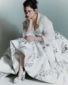 Tamannaah Bhatia: అసలే పాలరాతి శిల్పం... ఆపై వైట్ డ్రస్... కుర్రకారు గుండెల్లో గుబులు రేపేలా తమన్నా