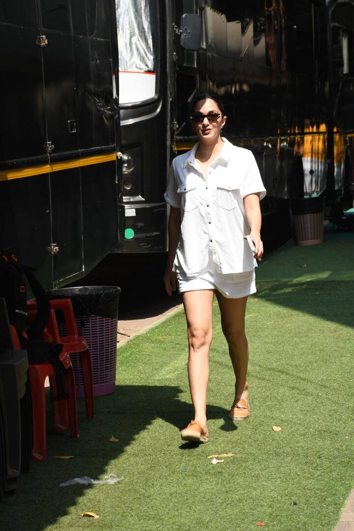 Kiara Advani was showered with warm wishes from the paparazzi, who congratulated her on her pregnancy.