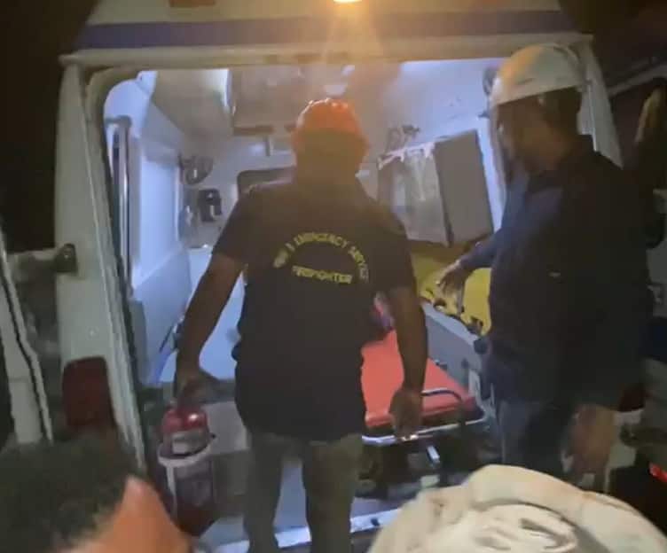 3 people died  and one injured in a fire that broke out in three houses in Ralol village of Limbdi લીંબડીમાં ભયંકર દુર્ઘટના, પીકઅપ વાનમાં લાગેલી આગે મકાનને ઝપેટમાં લેતાં  3નાં મૃત્યુ