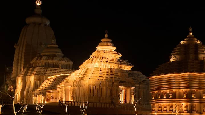 সেই স্থাপত্য় । সেই উচ্চতা । পুরীর মন্দিরের আদলেই দিঘার জগন্নাথ ধাম। যেরকম বলা হচ্ছে, এই মন্দির নাগর শৈলি রীতিতে তৈরি। এতে রয়েছে কলিঙ্গ স্থাপত্য়ের প্রভাব। 