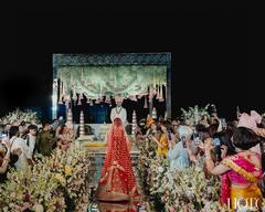 कभी किया लिपलॉक...तो कभी बाहों में भरा, आदर जैन ने शादी की तस्वीरें शेयर कर यूं लुटाया अपनी नई दुल्हन पर प्यार