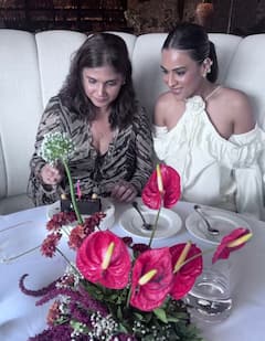 केक काटा, फिर लजीज डिशेज का उठाया लुत्फ, निया शर्मा ने खास अंदाज में सेलिब्रेट किया मां का बर्थडे, तस्वीरें देख एक्ट्रेस की मॉम पर फिदा हुए फैंस