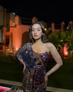 तिनं कधीकाळी वेटर म्हणून काम केलं, आज अख्ख्या बॉलिवुडवर करते राज्य; 'ही' सुंदर हसीना नेमकी आहे तरी कोण?