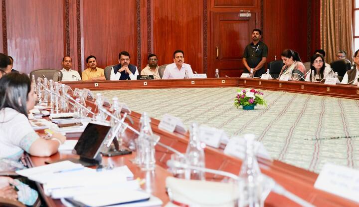 नासिक कुंभ 2027 को लेकर तैयारियां शुरू कर दी गई हैं. सीएम फडणवीस की बैठक में मध्य रेलवे के महाप्रबंधक और नासिक की सभी एजेंसियों के प्रमुख अधिकारी भी शामिल हुए, जिसमें सड़कों, रेलवे, हवाई यातायात समेत बुनियादी ढांचे की रिव्यू किया गया.