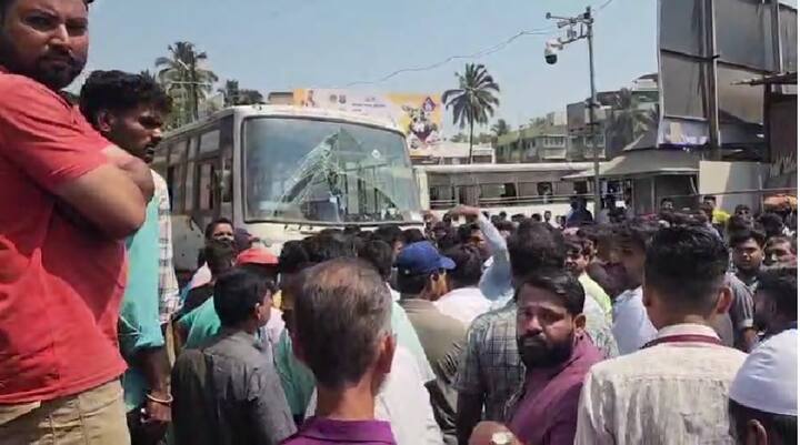 गुरुवारी झालेल्या एसटी आणि दुचाकी अपघातात मृत्युमुखी पडलेल्या 18 वर्षाच्या जयदीप बना या तरुणाच्या नातेवाइकांसह संतप्त जमावाने अलिबाग एसटी बस स्थानकात 2 एसटी बसची तोडफोड करून संताप व्यक्त केला .