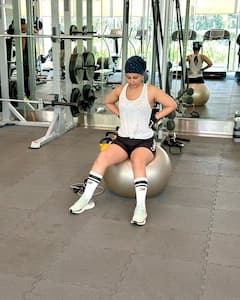 Hina Khan Battles Post-Surgery Struggles To Get Back To The Gym, See All Pics