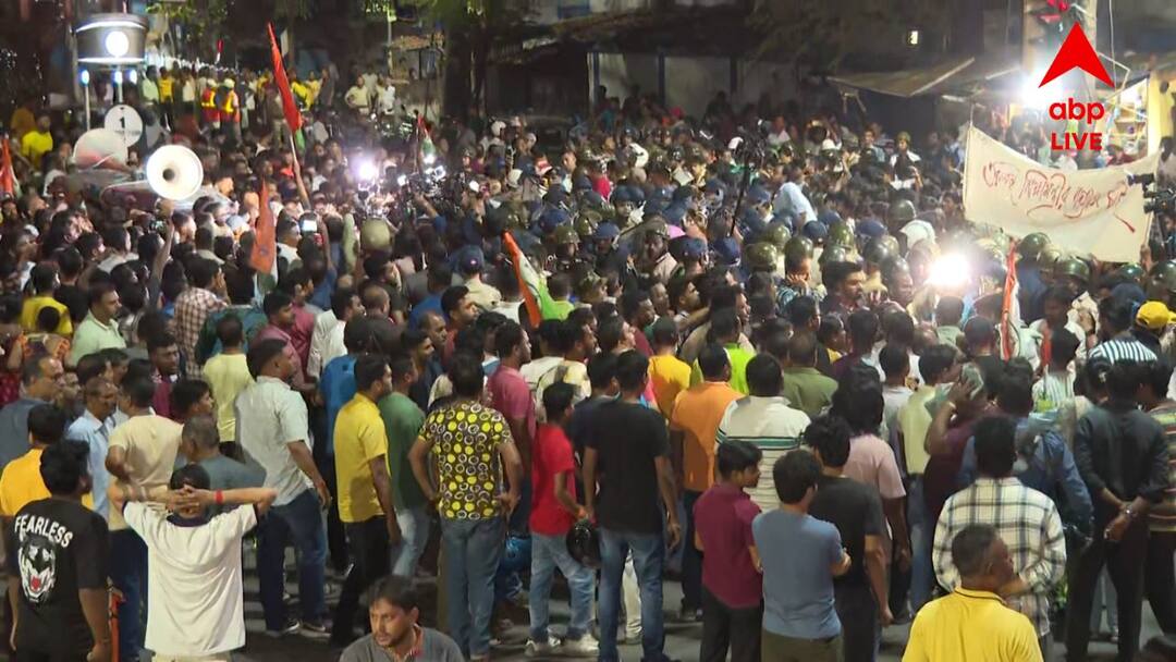 Jadavpur University Chaos: শিক্ষামন্ত্রীর গাড়ির নীচে যাদবপুরের পড়ুয়া, সোমবার সব বিশ্ববিদ্য়ালয়ে ছাত্র ধর্মঘটের ডাক দিল SFI Jadavpur University Chaos SFI student strike called in all universities on Monday Jadavpur University Chaos: শিক্ষামন্ত্রীর গাড়ির নীচে যাদবপুরের পড়ুয়া, সোমবার সব বিশ্ববিদ্য়ালয়ে ছাত্র ধর্মঘটের ডাক দিল SFI