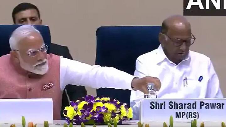 पुरंदर आणि महाराष्ट्रातील शेतकऱ्यांच्या अपार मेहनतीला यानिमित्ताने सलाम. येथील अंजीराची किर्ती देशविदेशात वृद्धिंगत होत राहो हीच सदिच्छा, असे ट्विट सुप्रिया सुळे यांनी केलं आहे.