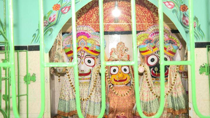  গতবছর ডিসেম্বরে মুখ্য়মন্ত্রী মমতা বন্দ্য়োপাধ্য়ায় বলেছিলেন, পুরীর সঙ্গে নিশ্চয়ই আমরা তুলনা করব না। ওদেরটা রাজ-রাজারা করেছেন দীর্ঘদিন আগে। আমাদেরটা আমরা সরকারের পক্ষ থেকে করছি। টোটাল টাকাটাই সরকারের।