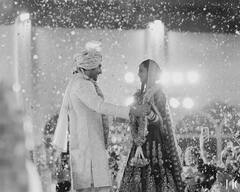 कभी किया लिपलॉक...तो कभी बाहों में भरा, आदर जैन ने शादी की तस्वीरें शेयर कर यूं लुटाया अपनी नई दुल्हन पर प्यार