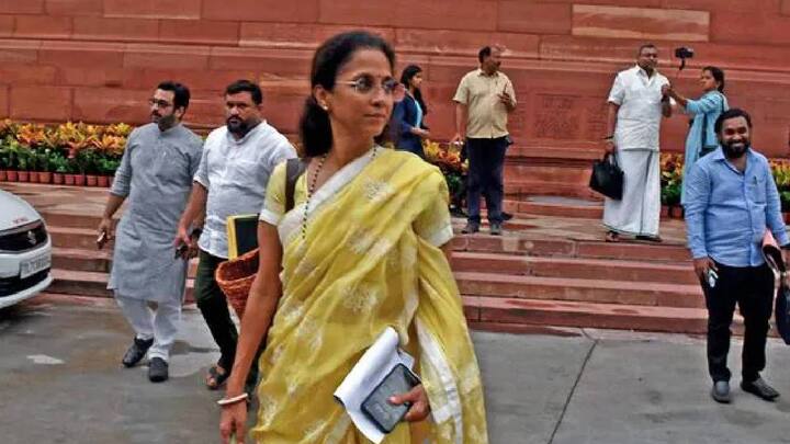 पंतप्रधान नरेंद्र मोदींनी आपल्या भाषणात पुन्हा एकदा बारामतीच्या शेती उद्योगावर भाष्य केलं आहे. बारामतीच्या खासदार सुप्रिया सुळे यांनी याबद्दल पंतप्रधान मोदींचे विशेष आभार मानले, तसेच समाधान वाटते, असेही म्हटल आहे.