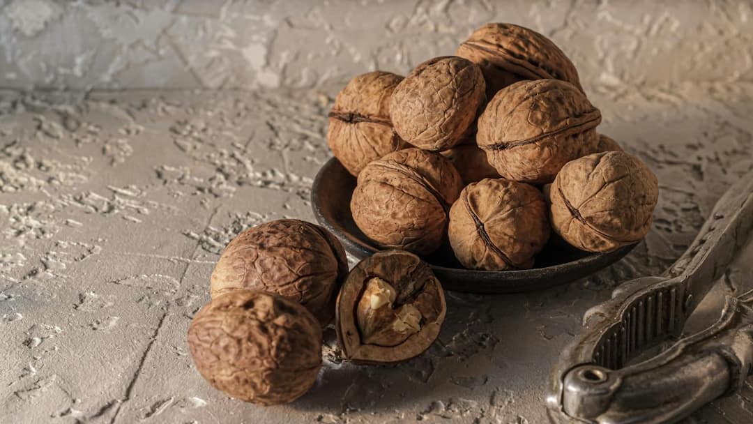 some superfoods for your brain health and strong memory Brain Health: বুড়ো বয়সেও স্মৃতিশক্তি থাকবে টানটান, মস্তিষ্ক কাজ করবে তুখোড় ভাবে, এখন থেকেই কী কী খেতে হবে?