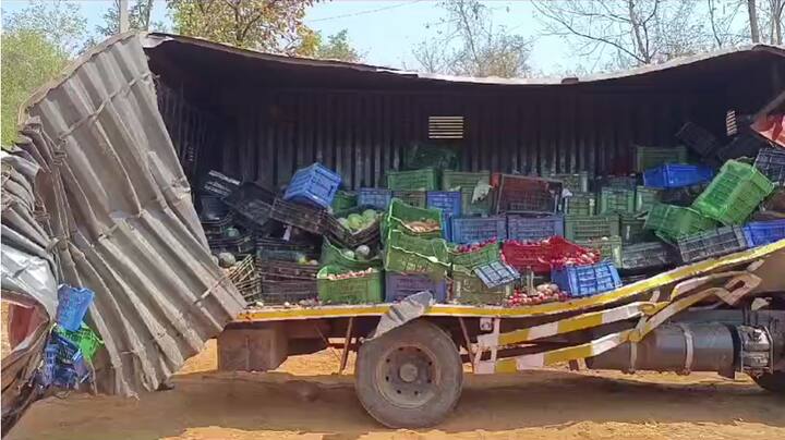 मुंबई-गोवा महामार्गावर जानवली येथे पाण्याचा टँकर आणि कंटेनर यांच्यात भीषण अपघात झाला. जोरदार धडक दिल्याने कंटेनरचा एका बाजूचा पूर्ण भाग अक्षरश: कापत गेला.