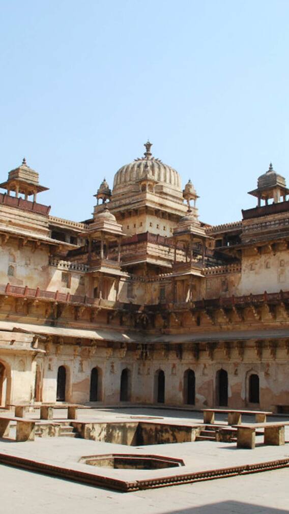 मध्य प्रदेश का जहांगीर महल कितने समय में बनकर तैयार हुआ था?