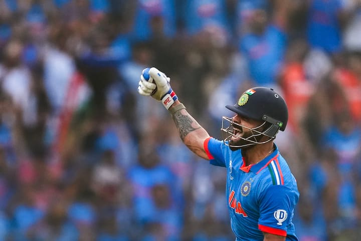 मंज्रेकर ने कहा कि सचिन ने भारत का पीछा करते हुए मैच जीते हैं। लेकिन कोहली ने उनसे अधिक खेलों में यह उपलब्धि कर ली है। उन्होंने कहा कि कोहली ने कई खेलों में अंत तक बाहर नहीं रहकर भारत जीता है।