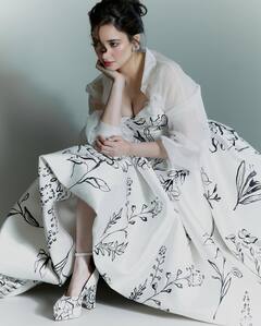 व्हाइट डीपनेक गाउन में हुस्नपरी बनीं तमन्ना भाटिया, कातिल अदाओं ने फैंस को किया घायल