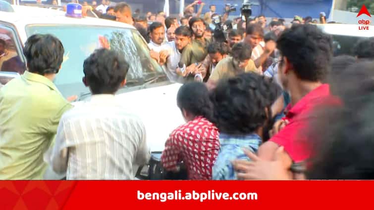 Jadavpur University Chaos 5 FIRs filed at police station over attack on Bratya Basu Arson TMC WBCUPA SFI also has complained Jadavpur University Chaos: এখনও থমথমে যাদবপুর, ব্রাত্যর উপর হামলা থেকে ছাত্রের রক্তক্ষরণ, দায়ের ৫ FIR