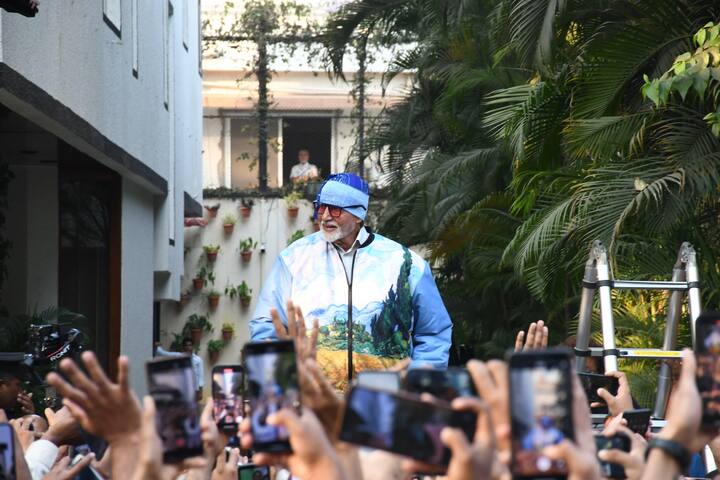 Big B was seen in a blue printed jacket and a matching cap with spectacles.