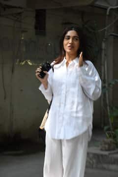 Celebs Spotted: बर्थडे पर वर्कआउट करते दिखे टाइगर, तो स्टाइलिश लुक में स्पॉट हुईं आलिया, एयरपोर्ट पर मौनी का फंकी लुक