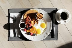 Healthy Breakfast Tips: সাতসকালে খালি পেটে কোন কোন খাবার ভুলেও খাবেন না? খেলে কী কী বিপদ?