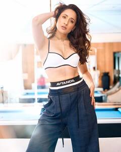 Pragya Jaiswal PHOTO: એથ્લેઝર લુકમાં પ્રજ્ઞા જયસ્વાલે મચાવી સનસની, કેપ્શનમાં લખ્યું-