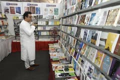 Sanjay Raut: मनसेच्या अभिजात पुस्तक प्रदर्शनाला संजय राऊतांची उपस्थिती; संदीप देशपांडे यांच्याशीही चर्चा