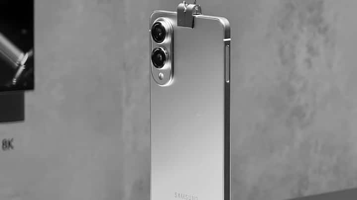 Samsung ने कुछ समय पहले ही अपना नया फ्लैगशिप सीरीज Galaxy S25 को लॉन्च किया था. अब रिपोर्ट के मुताबिक, कंपनी इस पतले फोन, जिसका नाम Samsung Galaxy S25 Edge होगा, को जल्द ही लॉन्च कर सकती है.