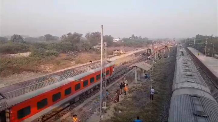 दरम्यान, रेल्वे कर्मचाऱ्यांच्या सतर्कमुळे मोठा अपघात टळाला  आहे.