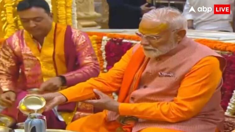 Gujarat PM Modi reached Somnath temple darshan of Mahadev also performed Jalabhishek PM Modi on Gujarat Visit: सोमनाथ मंदिर पहुंचे पीएम मोदी, महादेव के दर्शन-जलाभिषेक किया