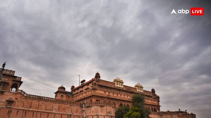 उत्तर प्रदेश में इस समय बारिश के अनुमान नहीं है, मौसम साफ रहेगा. मौसम विभाग की ओर से भी कोहरे या बारिश का अलर्ट जारी नहीं हुआ है. धीरे-धीरे अब उत्तर प्रदेश में तापमान बढ़ने का सिलसिला शुरू हो गया है. न्यूनतम तापमान में भी इजाफा हो रहा है. ठंड तो बस देर रात और सुबह की रह गई है.