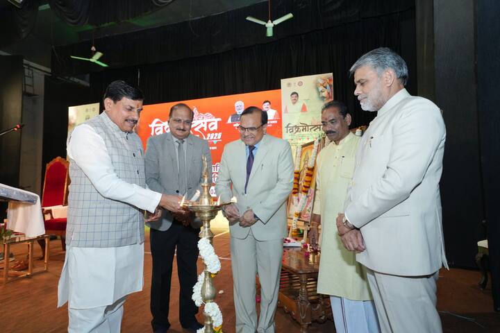 मुख्यमंत्री डॉ मोहन यादव ने सम्राट विक्रमादित्य के न्यायिक वैभव और इतिहास के बारे में मंच से कई महत्वपूर्ण बातें बताई.