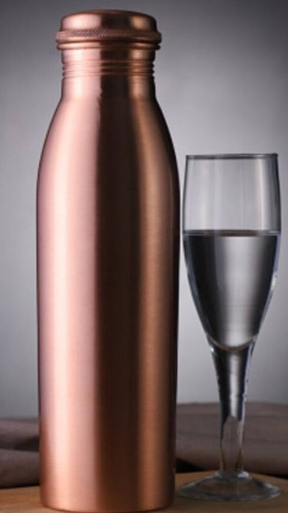 কেন সকালে ঘুম থেকে উঠে তামার গ্লাসে জল পান করবেন?