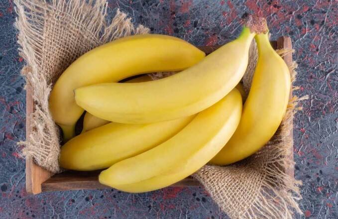 Avoid consuming bananas with these things આ વસ્તુઓની સાથે કેળાનું સેવન ટાળો, થઈ શકે છે નુકસાન