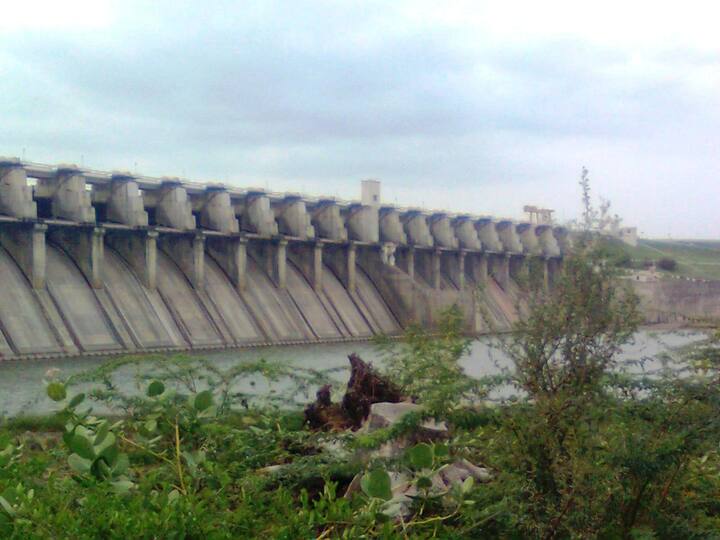 मराठवाड्यात लघु मध्यम व मोठ्या प्रकल्पांमध्ये एकूण 55.45% उपयुक्त पाणीसाठा शिल्लक आहे.