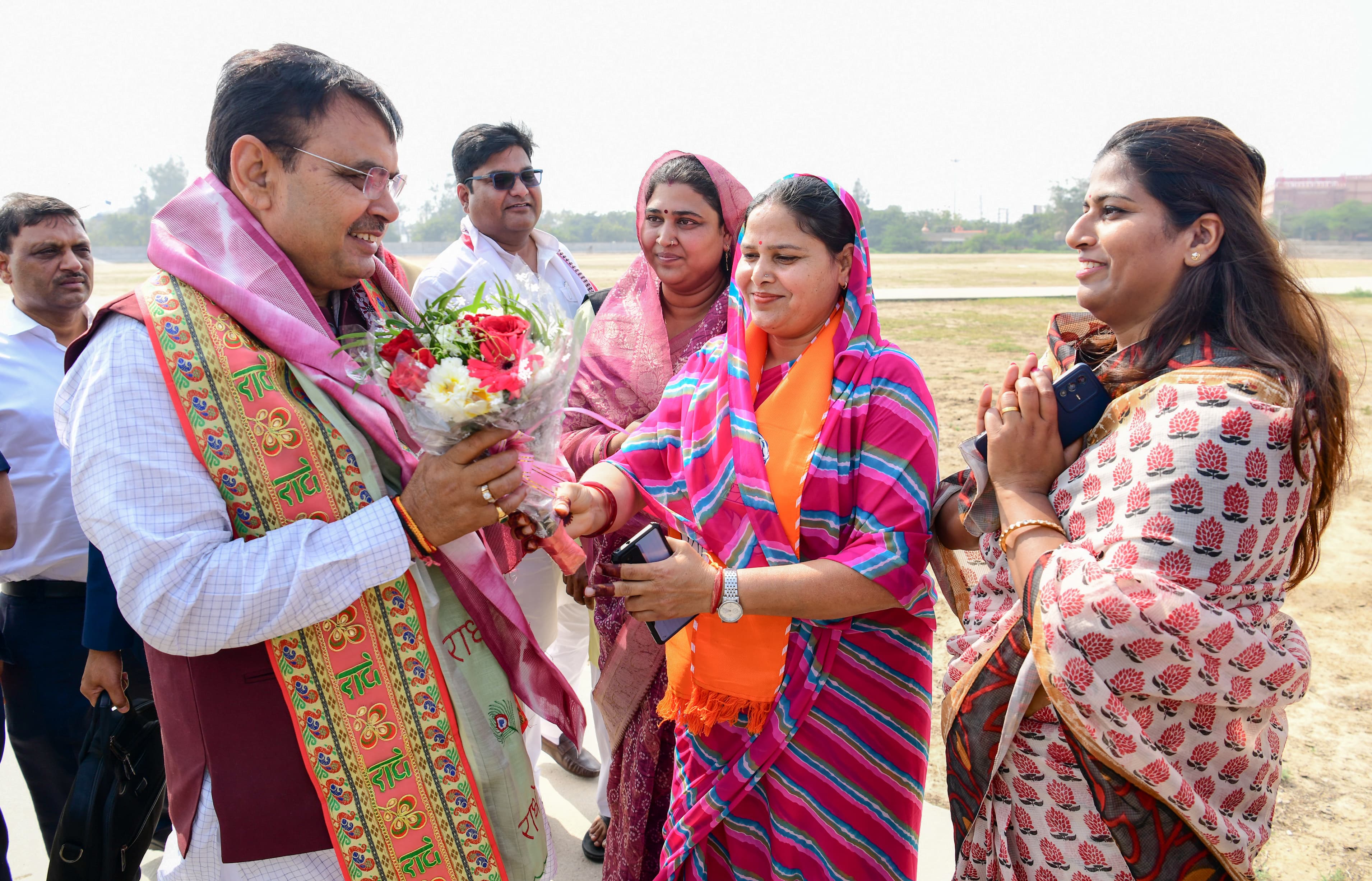 भरतपुर में CM भजनलाल शर्मा ने बजट घोषणा और विकास कार्यों की समीक्षा की, अधिकारियों से क्या कहा?