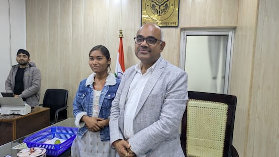 'अंकल मैं UPSC की तैयारी करना चाहती हूं', ये शब्द सुनते ही DM ने दिखाई दरियादिली 'अंकल मैं UPSC की तैयारी करना चाहती हूं', ये शब्द सुनते ही DM ने दिखाई दरियादिली