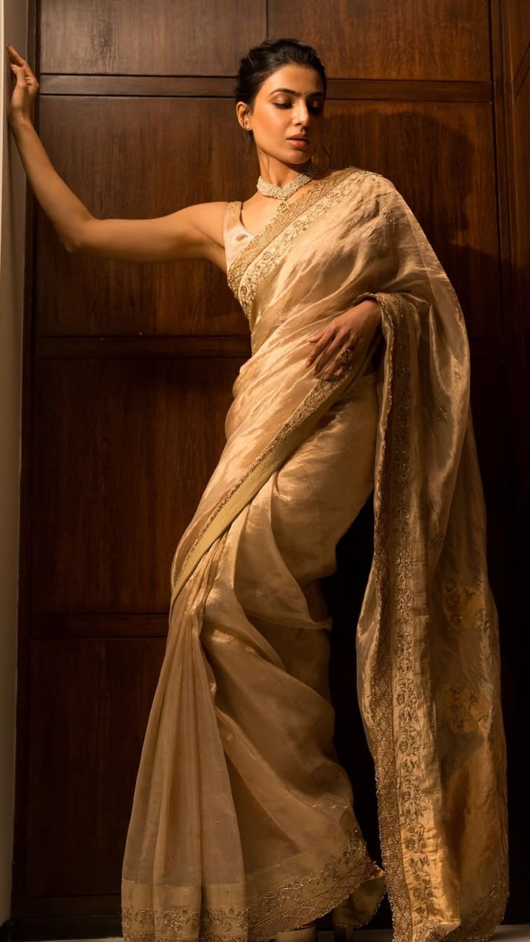 Samantha Ruth Prabhu Dazzles In A Golden Saree