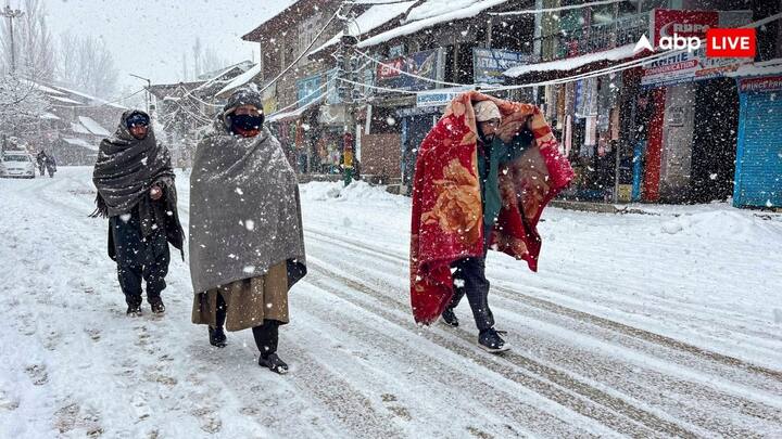 दिल्ली-एनसीआर समेत तो उत्तर भारत के कई राज्यों में मौसम जबरदस्त करवट ले रहा है. बीते दो दिनों में दिल्ली-एनसीआर में बारिश के बाद एक बार फिर पारा हाई होने लगा है तो वहीं हिमाचल प्रदेश उत्तराखंड और जम्मू कश्मीर में भारी बर्फबारी से जनजीवन अस्त-व्यस्त हुआ है. राजस्थान और तमिलनाडु में बारिश का अलर्ट जारी किया गया है तो उत्तर प्रदेश में गर्मी बढ़ती जा रही है.