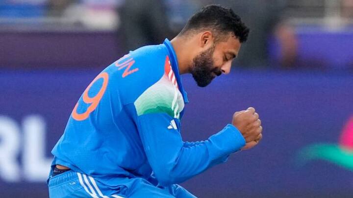 ভারতের হয়ে কিউয়ি-বধে মুখ্য ভূমিকা পালন করেন বরুণ চক্রবর্তী।