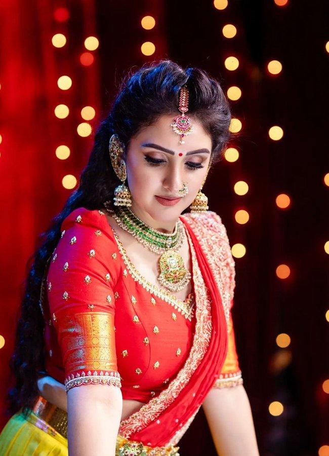 Sridevi Vijaykumar: அப்பா பேச்சை தட்டமாட்டேன்; வனிதாவை மறைமுகமாக தாக்கியனாரா ஸ்ரீதேவி விஜயகுமார்?
