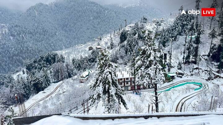 वहीं हिमाचल प्रदेश में लगातार तीन दिनों से भारी बर्फबारी हो रही है. जनजीवन अस्त व्यस्त हो गया है. 500 से भी ज्यादा सड़कें बंद हो गई हैं. हिमाचल प्रदेश की सरवरी नदी में बाढ़ के कारण तीन मकान ध्वस्त हो गए. बरोग में बादल फटने से सड़कें टूटी पड़ी हैं. हालांकि, इन सब के बीच किसी जान की हानी की कोई खबर नहीं है. हिमाचल प्रदेश के शिमला के ऊपरी नारकंडा में बुनियादी ज़रूरतें नहीं पूरी हो रही है. पर्यटन स्थल लाहौल-स्पीति में भी तूफान ने हालत खराब कर रखी है.