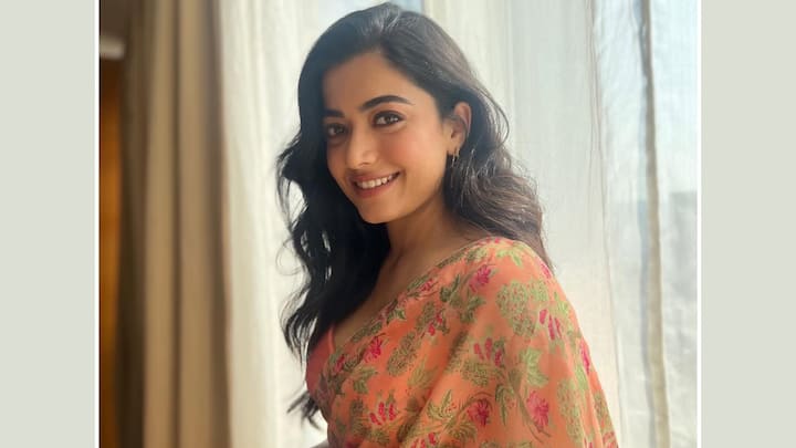 Rashmika looked effortlessly timeless and beautiful in this flowy pink floral saree. Simple floral accents and breezy fabric worked together to give this dreamy aura, capturing elegance and charm. (Image Source: Instagram/ rashmika_mandanna)