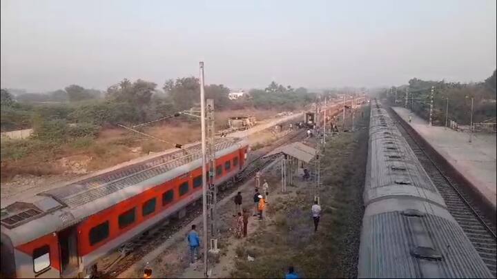 यामुळे मागुन येणारी पहाटेची सह्याद्री एक्सप्रेस, दर्शन एक्सप्रेस, पुणे सातारा डेमो या प्रवासी गाड्या मागे अडकून पडल्या होत्या. कालांतराने वाहतूक सुरळीत झाली.