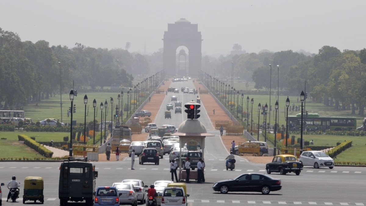 Delhi Weather: दिल्ली में बारिश के बाद धुंध का अलर्ट, मौसम विभाग का गर्मी को लेकर क्या है अनुमान? 